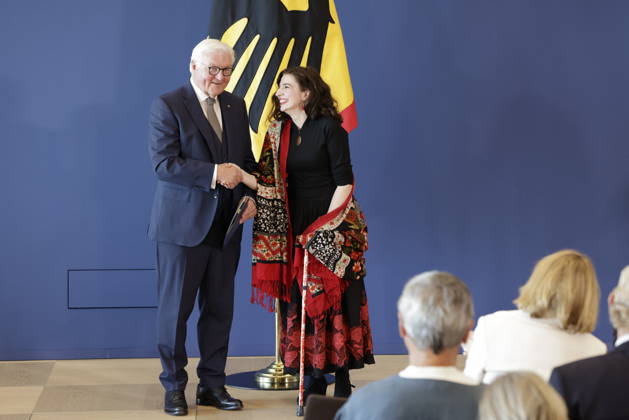 Bundespräsident Frank-Walter Steinmeier, Marina Weisband, Münster Nordrhein-Westfalen, Deutschland, Berlin, Amtssitz am Spreebogen, Bundespräsident Frank-Walter Steinmeier hat 21 Bürgerinnen und Bürger zum Tag der Deutschen Einheit mit dem Verdienstorden der Bundesrepublik Deutschland ausgezeichnet.