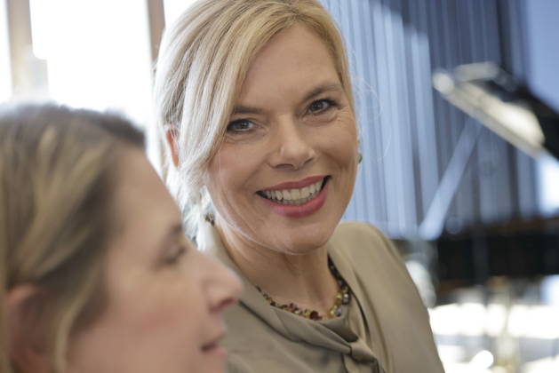 Julia Klöckner, Präsidentin des Deutschen Bundestages, Deutschland, Berlin, Amtssitz am Spreebogen, Bundespräsident Frank-Walter Steinmeier hat 21 Bürgerinnen und Bürger zum Tag der Deutschen Einheit mit dem Verdienstorden der Bundesrepublik Deutschland ausgezeichnet.