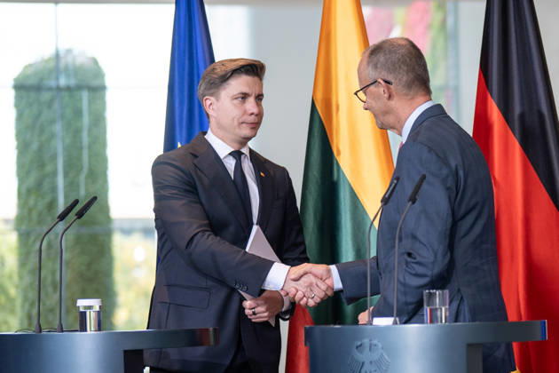 Bundeskanzler Friedrich Merz (rechts) mit seine Gast Mindaugas SinkeviÄius, Premierminister Litauen, im Bundeskanzleramt, gemeinsame Pressestatements;Bundeskanzler empfängt Premierminister der Republik Litauen im Bundeskanzleramt, Berlin Berlin Deutschland Bundeskanzleramt