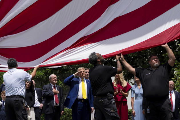 October 5, 2026, Washington, Dc, United States of America: U.S. President Donald Trump salutes as an American flag is raised on a newly installed flagpole on the South Lawn of the White House, June 18, 2025 in Washington, D.C. The flag was raised on one of two new flagpoles Trump had installed on the North and South Lawns of the White House, which he said he paid for personally. Washington United States of America - ZUMAp138 20261005_zaa_p138_074 Copyright: xAndreaxHanks WhitexHousex
