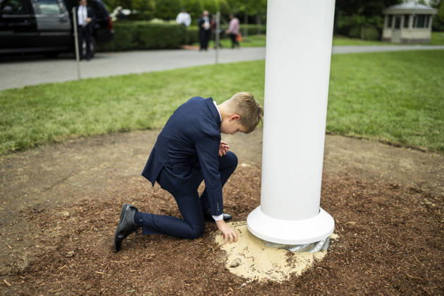 October 5, 2026, Washington, Dc, United States of America: A grandson of U.S. President Donald Trump picks up sand at the base of the newly installed flagpole on the South Lawn of the White House, June 18, 2025 in Washington, D.C. The flag was raised on one of two new flagpoles Trump had installed on the North and South Lawns of the White House, which he said he paid for personally. Washington United States of America - ZUMAp138 20261005_zaa_p138_081 Copyright: xDanielxTorok WhitexHousex