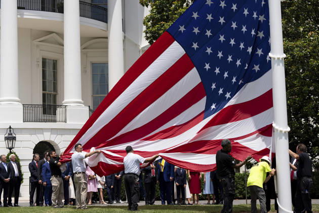 October 5, 2026, Washington, Dc, United States of America: An American flag is raised on a newly installed flagpole on the South Lawn of the White House as U.S. President Donald Trump, family members and guests look on, June 18, 2025 in Washington, D.C. The flag was raised on one of two new flagpoles Trump had installed on the North and South Lawns of the White House, which he said he paid for personally. Washington United States of America - ZUMAp138 20261005_zaa_p138_040 Copyright: xAndreaxHanks WhitexHousex