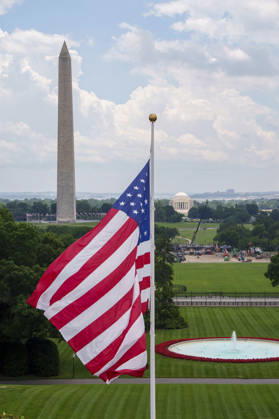 October 5, 2026, Washington, Dc, United States of America: An American flag flies from a newly installed flagpole on the South Lawn of the White House, with the Washington Monument in the distance, June 18, 2025 in Washington, D.C. The flag was raised on one of two new flagpoles Trump had installed on the North and South Lawns of the White House, which he said he paid for personally. Washington United States of America - ZUMAp138 20261005_zaa_p138_045 Copyright: xAbexMcnatt WhitexHousex