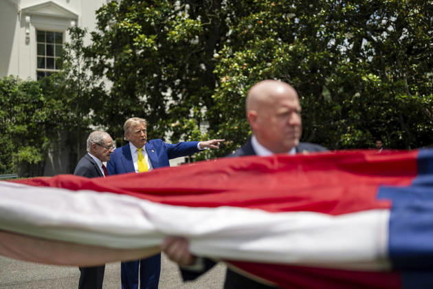 October 5, 2026, Washington, Dc, United States of America: U.S. President Donald Trump points as workers unfurl an American flag to be raised on a newly installed flagpole on the South Lawn of the White House, June 18, 2025 in Washington, D.C. The flag was raised on one of two new flagpoles Trump had installed on the North and South Lawns of the White House, which he said he paid for personally. Washington United States of America - ZUMAp138 20261005_zaa_p138_048 Copyright: xDanielxTorok WhitexHousex