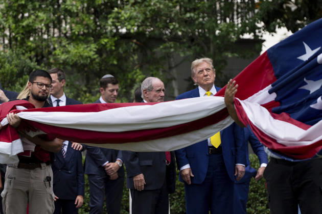 October 5, 2026, Washington, Dc, United States of America: An American flag is raised on a newly installed flagpole on the South Lawn of the White House as U.S. President Donald Trump, family members and guests look on, June 18, 2025 in Washington, D.C. The flag was raised on one of two new flagpoles Trump had installed on the North and South Lawns of the White House, which he said he paid for personally. Washington United States of America - ZUMAp138 20261005_zaa_p138_064 Copyright: xAndreaxHanks WhitexHousex