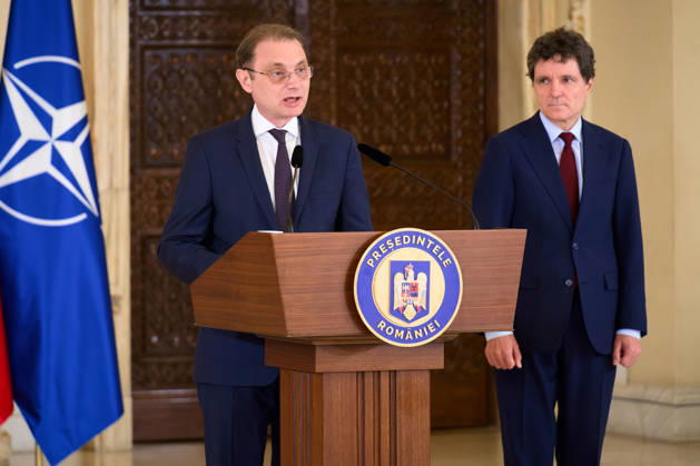 Romania: Luca Niculescu Appointed PM by President Dan Bucharest, Romania. 5th Oct, 2026: Luca Niculescu (L) speaks as he is announced by President Nicusor Dan (R) as Romania s prime-minister candidate, following consultations with parliamentary parties at Cotroceni Palace. This is the fourth attempt to nominate a candidate able to secure a majority vote in Parliament, five months after the Bolojan government was dismissed in a no-confidence vote. Bucharest Romania Copyright: xLucianxAlecux