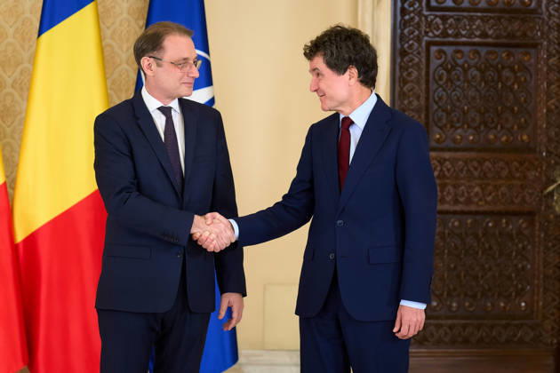 Romania: Luca Niculescu Appointed PM by President Dan Bucharest, Romania. 5th Oct, 2026: Nicusor Dan (R), President of Romania, announces Luca Niculescu (L), as the prime minister candidate following consultations with parliamentary parties at Cotroceni Palace. This is the fourth attempt to nominate a candidate able to secure a majority vote in Parliament, five months after the Bolojan government was dismissed in a no-confidence vote. Bucharest Romania Copyright: xLucianxAlecux