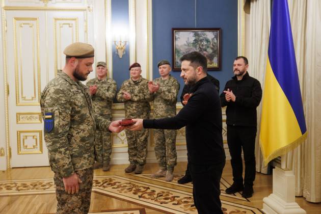 Zelenskyy Presents Territorial Defense Warriors with State Awards President of Ukraine Volodymyr Zelenskyy Presents Territorial Defense Warriors with State Awards in Kyiv, Ukraine on 5 October 2026, Credit:Office of the President of Ukraine B66 Avalon Kyiv, Ukraine  Copyright: xOfficexofxthexPresidentxofxUkrainex xB66x xAvalonx 1140815251