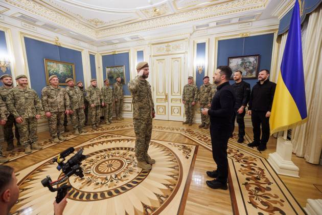 Zelenskyy Presents Territorial Defense Warriors with State Awards President of Ukraine Volodymyr Zelenskyy Presents Territorial Defense Warriors with State Awards in Kyiv, Ukraine on 5 October 2026, Credit:Office of the President of Ukraine B66 Avalon Kyiv, Ukraine  Copyright: xOfficexofxthexPresidentxofxUkrainex xB66x xAvalonx 1140815282