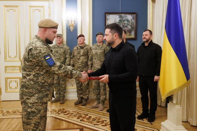 Zelenskyy Presents Territorial Defense Warriors with State Awards President of Ukraine Volodymyr Zelenskyy Presents Territorial Defense Warriors with State Awards in Kyiv, Ukraine on 5 October 2026, Credit:Office of the President of Ukraine B66 Avalon Kyiv, Ukraine  Copyright: xOfficexofxthexPresidentxofxUkrainex xB66x xAvalonx 1140815285