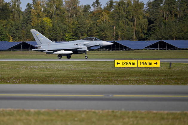 Anlässlich der Übung Dispersed Operations 2026 am Flughafen Nürnberg starten Eurofighter des Taktisches Luftwaffengeschwader 74. Die Luftwaffe trainiert auf dem zivilen Flughafen Nürnberg Starts und Landungen. (Themenbild, Symbolbild) Nürnberg, 05.10.2026 Bayern Deutschland Copyright: xDwixAnoraganingrumx