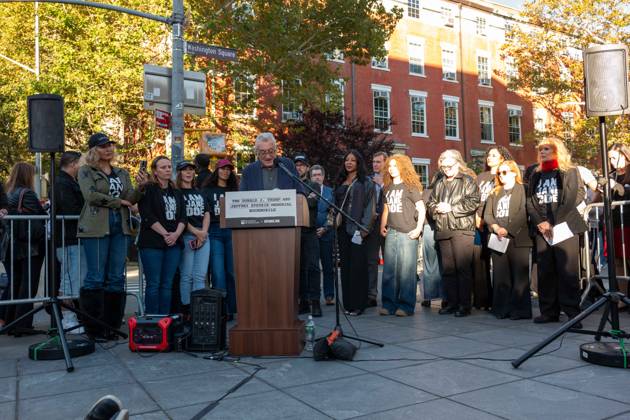 Press Conference to Release the Epstein Files New York, NY- October 5: Epstein survivors, Rep. Dan Goldman, Robert De Niro, Rosie O™Donnell, Rosanna Arquette, speak hold a press conference about releasing the remaining Epstein files, protecting survivors; opening federal criminal investigations for justice and accountability; and passing the Epstein Files Transparency Act II on October 5, 2026. Credit: Camara Porter AdMedia EDITORIAL USE ONLY  Copyright: xx CamaraxPorter AdMediax admphotosthree019209