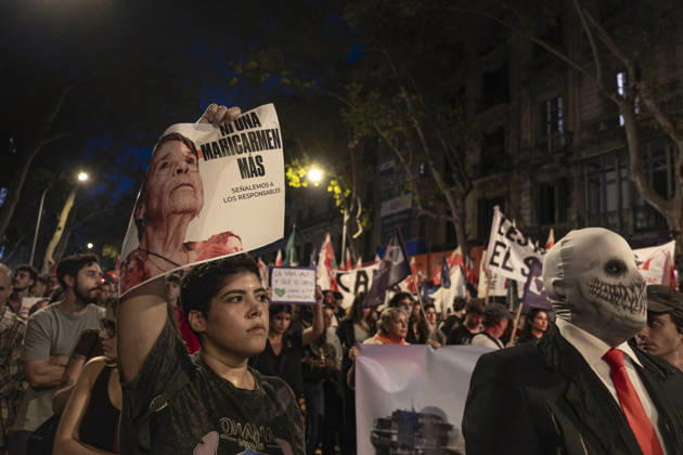 Demonstration for the right to housing in Barcelona - 05 Oct 2026 A protester is seen displaying a portrait of Maricarmen, the elderly woman evicted in Madrid. Mobilized by the Barcelona Tenants Union—and following the expiration of the Maricarmen decree that regulated the right to housing—thousands of people have demonstrated in central Barcelona, ??calling for a general strike. Barcelona Spain Copyright: xPacoxFreirex xSOPAxImagesx p_freire_05102026-DSCF0277