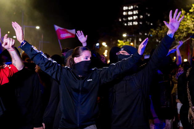 Protests against the housing crisis in Barcelona, Spain - 05 Oct 2026 Protesters are seen raising their hands during the demonstration. Demonstrations were called in cities all over Spain following the eviction of Mari Carmen, an 87 years woman evicted from her apartment after it was bought by a real estate agency, and the Spanish parliamentís rejection of a decree aimed at strengthening protections for tenants. Barcelona Spain Copyright: xDavidexBonaldox xSOPAxImagesx DBONALDO-2064