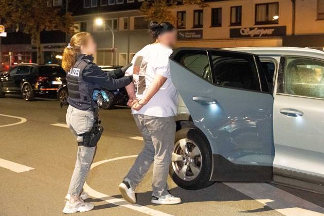 SEK-Einsatz in Waltrop: Spezialkräfte durchsuchen Wohnung an Dortmunder Straße 7aIMG: 0575854 SEK-Einsatz in Waltrop: Spezialkräfte durchsuchen Wohnung an Dortmunder StraßeNordrhein-Westfalen, Waltrop, Deutschland Copyright: 7aktuell.dex xMarcxGruber 0575854 20261006_7a_sekwaltropdortmunder_575854