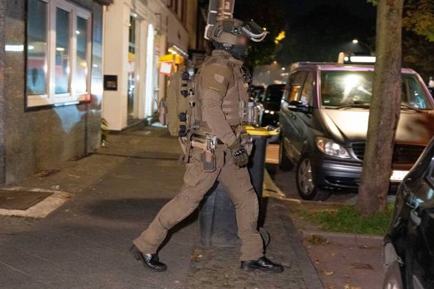 SEK-Einsatz in Waltrop: Spezialkräfte durchsuchen Wohnung an Dortmunder Straße 7aIMG: 0575859 SEK-Einsatz in Waltrop: Spezialkräfte durchsuchen Wohnung an Dortmunder StraßeNordrhein-Westfalen, Waltrop, Deutschland Copyright: 7aktuell.dex xMarcxGruber 0575859 20261006_7a_sekwaltropdortmunder_575859