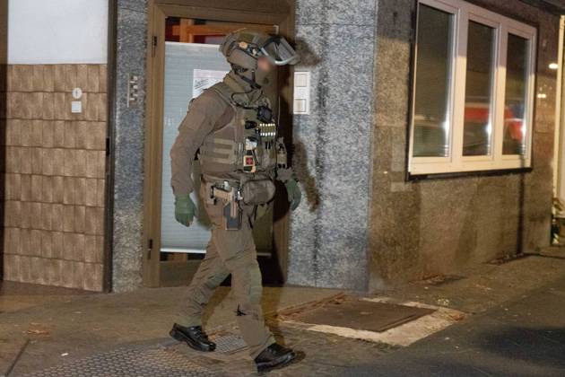SEK-Einsatz in Waltrop: Spezialkräfte durchsuchen Wohnung an Dortmunder Straße 7aIMG: 0575861 SEK-Einsatz in Waltrop: Spezialkräfte durchsuchen Wohnung an Dortmunder StraßeNordrhein-Westfalen, Waltrop, Deutschland Copyright: 7aktuell.dex xMarcxGruber 0575861 20261006_7a_sekwaltropdortmunder_575861