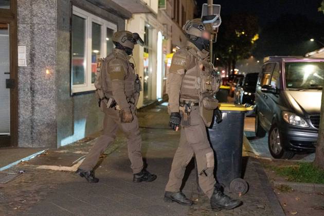 SEK-Einsatz in Waltrop: Spezialkräfte durchsuchen Wohnung an Dortmunder Straße 7aIMG: 0575862 SEK-Einsatz in Waltrop: Spezialkräfte durchsuchen Wohnung an Dortmunder StraßeNordrhein-Westfalen, Waltrop, Deutschland Copyright: 7aktuell.dex xMarcxGruber 0575862 20261006_7a_sekwaltropdortmunder_575862