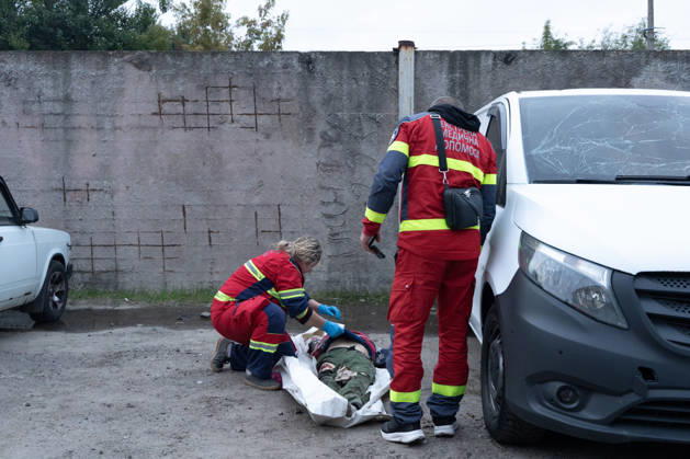 October 5, 2026, Kharkiv, Kharkiv Oblast, Ukraine: Local rescue workers identify the body of a woman following a Russian aerial attack on a bus repair warehouse in Kharkiv, Ukraine. Two people were killed in the attack, while emergency crews, firefighters and Red Cross volunteers worked to clear the rubble and search the damaged site. Kharkiv Ukraine - ZUMAm350 20261005_zip_m350_021 Copyright: xCameronxJones-Manleyx