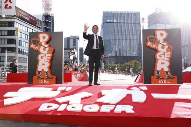 Star Tom Cruise poses for photos at the Digger Japan premiere on October 6, 2026, in Tokyo, Japan. Tom Cruise met with enthusiastic fans and signed autographs on the red carpet in the heart of Tokyo s Ginza district.  aflo_353717687