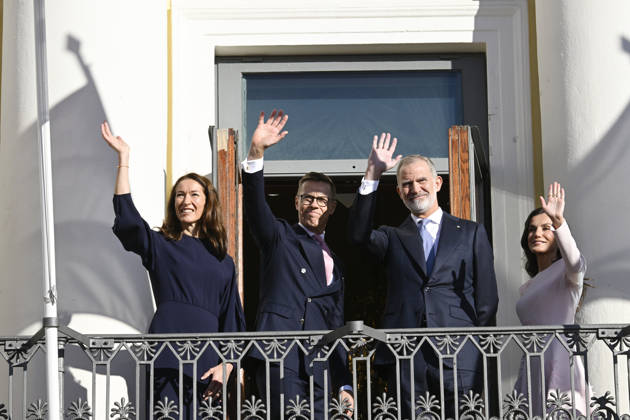 LKS 20261006 King Felipe and Queen Letizia (R) of Spain and President Alexander Stubb of Finland and his wife Suzanne Innes-Stubb (L) during the welcoming ceremony in front of the Presidential Palace in Helsinki, Finland, on October 6, 2026. King Felipe and Queen Letizia are on a two-day state visit to Finland. - MARKKU ULANDER Helsinki Finland  Copyright: xMarkkuxUlanderx fy_HXq99m1g