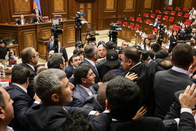 ARMENIA, YEREVAN - OCTOBER 6, 2026: A brawl breaks out between lawmakers during the 2nd session of the Armenian National Assembly of the 9th convocation Yerevan Armenia  - ZUMAt113 20261006_zaa_t113_018 Copyright: xAlexanderxPatrinx