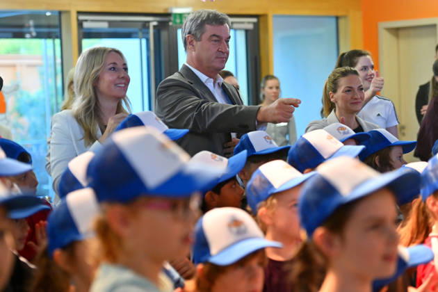 Markus SOEDER (Ministerpraesident Bayern und CSU Vorsitzender) besucht gemeinsam mit Gesundheitsministerin Judith Gerlach und Kultusministerin Anna Stolz am 06.10.2026 die Sport-Grundschule an der Margarethe-Danzi-Straße in Muenchen und informiert sich im Vorfeld des landesweiten Praeventionstages am 12. Oktober über erfolgreiche Praevention und Gesundheitsfoerderung im Schulalltag