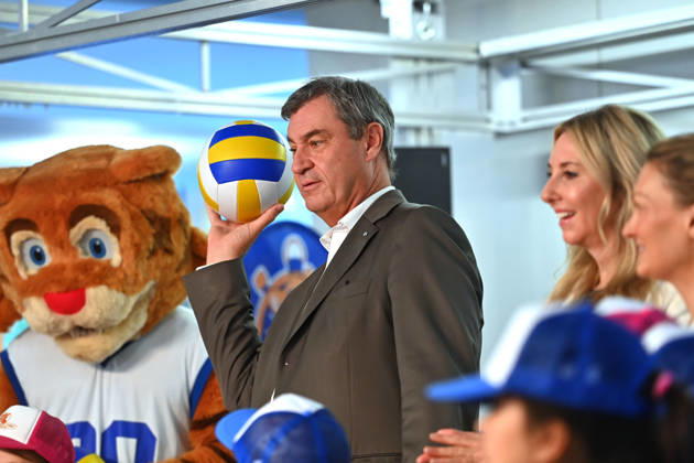Markus SOEDER (Ministerpraesident Bayern und CSU Vorsitzender) besucht gemeinsam mit Gesundheitsministerin Judith Gerlach und Kultusministerin Anna Stolz am 06.10.2026 die Sport-Grundschule an der Margarethe-Danzi-Straße in Muenchen und informiert sich im Vorfeld des landesweiten Praeventionstages am 12. Oktober über erfolgreiche Praevention und Gesundheitsfoerderung im Schulalltag