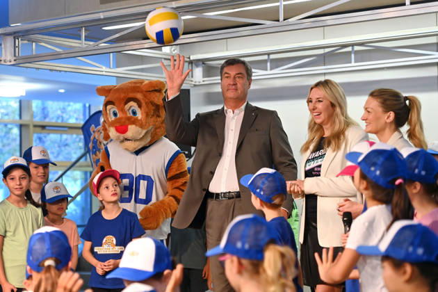 Markus SOEDER (Ministerpraesident Bayern und CSU Vorsitzender) besucht gemeinsam mit Gesundheitsministerin Judith Gerlach und Kultusministerin Anna Stolz am 06.10.2026 die Sport-Grundschule an der Margarethe-Danzi-Straße in Muenchen und informiert sich im Vorfeld des landesweiten Praeventionstages am 12. Oktober über erfolgreiche Praevention und Gesundheitsfoerderung im Schulalltag