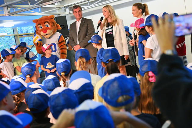 Markus SOEDER (Ministerpraesident Bayern und CSU Vorsitzender) besucht gemeinsam mit Gesundheitsministerin Judith Gerlach und Kultusministerin Anna Stolz am 06.10.2026 die Sport-Grundschule an der Margarethe-Danzi-Straße in Muenchen und informiert sich im Vorfeld des landesweiten Praeventionstages am 12. Oktober über erfolgreiche Praevention und Gesundheitsfoerderung im Schulalltag