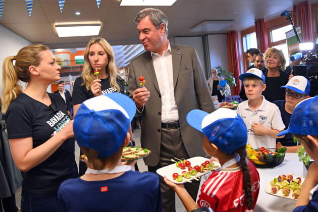Markus SOEDER (Ministerpraesident Bayern und CSU Vorsitzender) besucht gemeinsam mit Gesundheitsministerin Judith Gerlach und Kultusministerin Anna Stolz am 06.10.2026 die Sport-Grundschule an der Margarethe-Danzi-Straße in Muenchen und informiert sich im Vorfeld des landesweiten Praeventionstages am 12. Oktober über erfolgreiche Praevention und Gesundheitsfoerderung im Schulalltag