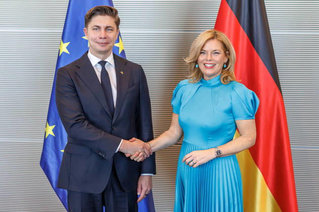 Bundestag Bundestagspraesidentin Julia Kloeckner empfaengt den Ministerpraesident der Republik Litauen, Mindaugas Sinkevicius im Deutschen Bundestag am 06.10.26 in Berlin. Berlin Berlin Deutschland Bundestag