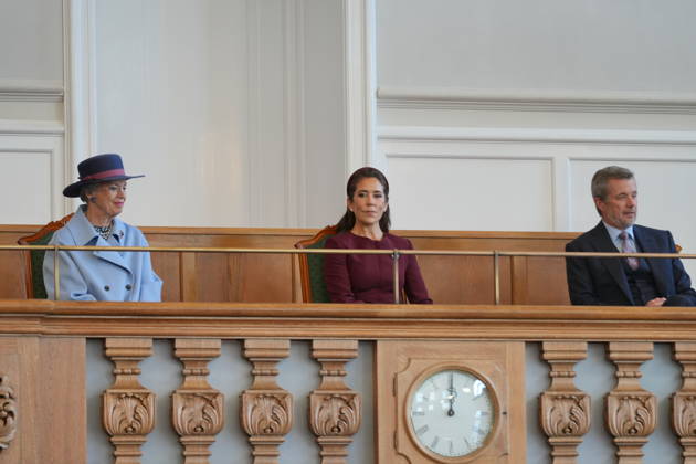Folketingets aabning: Folketingssalen og statsministerens aabningstale Kong Frederik, dronning Mary og prinsesse Bendikte ankommer ved Folketingets aabning i Folketingssalen paa Christiansborg Slot i Koebenhavn, tirsdag den 6. oktober 2026. , Copenhagen Denmark Copyright: EmilxHelmsx spdk20261006-120223-L