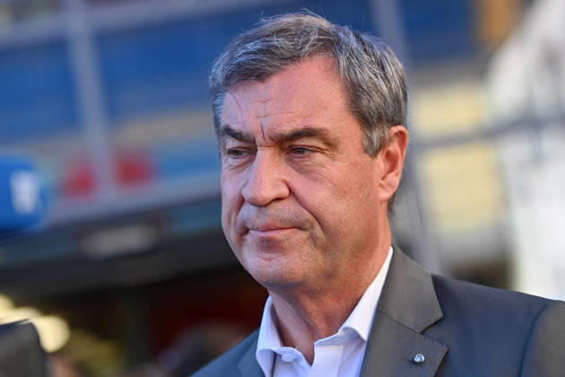 Markus SOEDER (Ministerpraesident Bayern und CSU Vorsitzender), Einzelbild,angeschnittenes Einzelmotiv,Portraet,Portrait,Porträt. Markus SOEDER (Ministerpraesident Bayern und CSU Vorsitzender) besucht gemeinsam mit Gesundheitsministerin Judith Gerlach und Kultusministerin Anna Stolz am 06.10.2026 die Sport-Grundschule an der Margarethe-Danzi-Straße in Muenchen und informiert sich im Vorfeld des landesweiten Praeventionstages am 12. Oktober über erfolgreiche Praevention und Gesundheitsfoerderung im Schulalltag