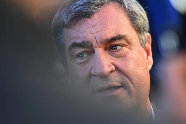 Markus SOEDER (Ministerpraesident Bayern und CSU Vorsitzender), Einzelbild,angeschnittenes Einzelmotiv,Portraet,Portrait,Porträt. Markus SOEDER (Ministerpraesident Bayern und CSU Vorsitzender) besucht gemeinsam mit Gesundheitsministerin Judith Gerlach und Kultusministerin Anna Stolz am 06.10.2026 die Sport-Grundschule an der Margarethe-Danzi-Straße in Muenchen und informiert sich im Vorfeld des landesweiten Praeventionstages am 12. Oktober über erfolgreiche Praevention und Gesundheitsfoerderung im Schulalltag