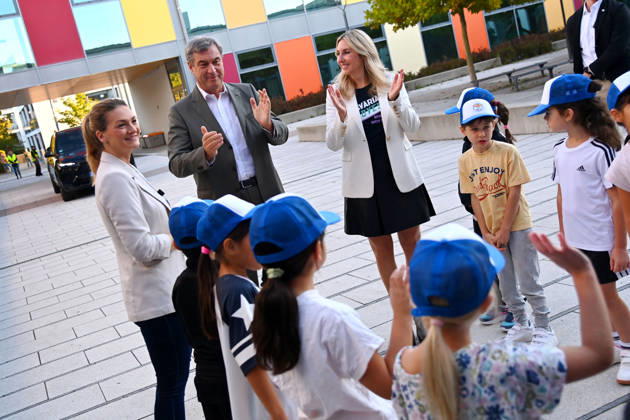 Markus SOEDER (Ministerpraesident Bayern und CSU Vorsitzender) besucht gemeinsam mit Gesundheitsministerin Judith Gerlach und Kultusministerin Anna Stolz am 06.10.2026 die Sport-Grundschule an der Margarethe-Danzi-Straße in Muenchen und informiert sich im Vorfeld des landesweiten Praeventionstages am 12. Oktober über erfolgreiche Praevention und Gesundheitsfoerderung im Schulalltag