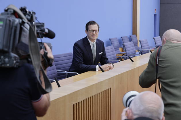 Prof. Dr. Moritz Hennemann, Bundesbeauftragter für den Datenschutz und die Informationsfreiheit (BfDI), Deutschland, Berlin, Bundespressekonferenz, Thema: Amtsantritt des neuen Bundesdatenschutzbeauftragten: Schwerpunkte der künftigen Arbeit