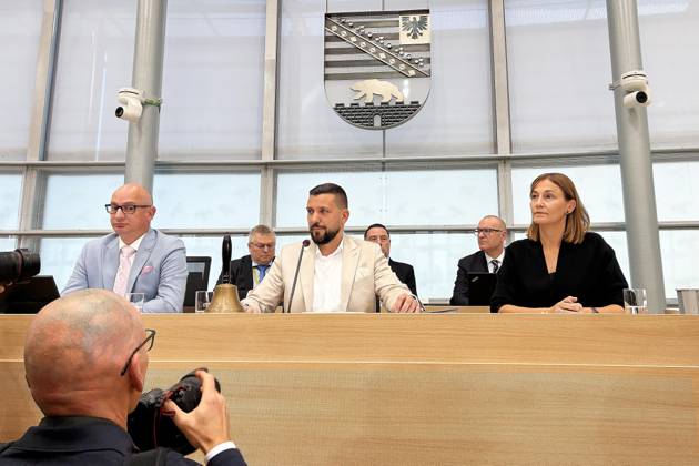 Magdeburg, Sachsen-Anhalt, Deutschland, 06.10.2026: Konstituierende Sitzung des Landtags: Tobias Rausch, AfD, rechts, nach seiner Wahl zum Landtagspräsident. Copyright: xdtsxNachrichtenagenturx dts_137256
