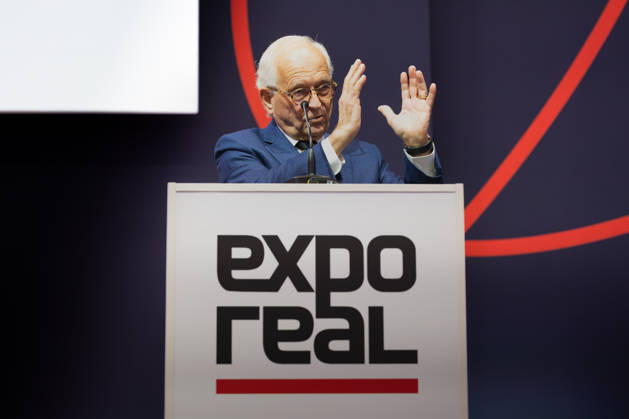 Wolfgang Ischinger auf der EXPO REAL 2026 06.10.2026: Wolfgang Ischinger, Vorsitzender der Münchner Sicherheitskonferenz (MSC) und ehemaliger deutscher Botschafter, spricht am zweiten Tag der EXPO REAL 2026 im Investment Forum. Unter dem Titel Geopolitische Risiken und Investments: Über Sicherheit in unsicheren Zeiten thematisiert Ischinger die zunehmenden geopolitischen Risiken und deren Auswirkungen auf Wirtschaft und Investitionen. Im Mittelpunkt stehen die veränderte internationale Sicherheitslage, globale Machtverschiebungen sowie die Frage, wie Deutschland in einem von Konflikten und strategischen Rivalitäten geprägten Umfeld langfristig attraktiv für Investoren bleiben kann. Die EXPO REAL findet vom 5. bis 7. Oktober 2026