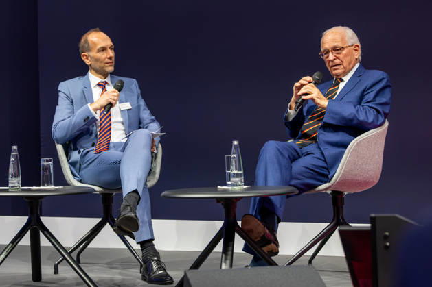 Wolfgang Ischinger auf der EXPO REAL 2026 06.10.2026: Wolfgang Ischinger, Vorsitzender der Münchner Sicherheitskonferenz (MSC) und ehemaliger deutscher Botschafter, im Gespräch mit Jürgen Michael Schick, CEO von SCHICK Immobilien und Ehrenpräsident des Immobilienverbands Deutschland (IVD), am zweiten Tag der EXPO REAL 2026. Im Investment Forum diskutieren sie unter dem Titel Geopolitische Risiken und Investments: Über Sicherheit in unsicheren Zeiten über die veränderte internationale Sicherheitslage und deren Auswirkungen auf Wirtschaft, Investitionen und den Immobilienmarkt. Die EXPO REAL findet vom 5. bis 7. Oktober 2026 auf dem Gelände der Messe München statt. Muenchen Messe Bayern Deutschland
