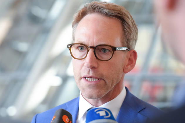 Statement des Vorsitzenden des Parlamentarischen Kontrollgremiums zur Festnahme von August Hanning Marc Henrichmann Vorsitzender des Parlamentarischen Kontrollgremiums (PKGr) des Bundestages im Portrait beim Pressestatement zur Festnahme von EX BND Chef Hanning , Berlin, 06.10.2026 Berlin Berlin Deutschland