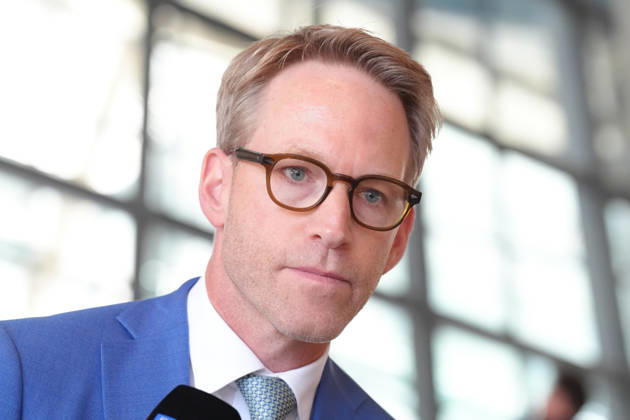 Statement des Vorsitzenden des Parlamentarischen Kontrollgremiums zur Festnahme von August Hanning Marc Henrichmann Vorsitzender des Parlamentarischen Kontrollgremiums (PKGr) des Bundestages im Portrait beim Pressestatement zur Festnahme von EX BND Chef Hanning , Berlin, 06.10.2026 Berlin Berlin Deutschland