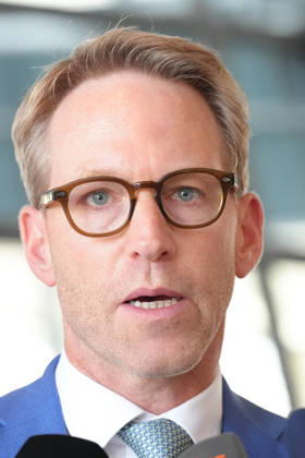 Statement des Vorsitzenden des Parlamentarischen Kontrollgremiums zur Festnahme von August Hanning Marc Henrichmann Vorsitzender des Parlamentarischen Kontrollgremiums (PKGr) des Bundestages im Portrait beim Pressestatement zur Festnahme von EX BND Chef Hanning , Berlin, 06.10.2026 Berlin Berlin Deutschland