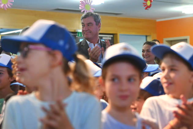 Markus SOEDER (Ministerpraesident Bayern und CSU Vorsitzender), Markus SOEDER (Ministerpraesident Bayern und CSU Vorsitzender) besucht gemeinsam mit Gesundheitsministerin Judith Gerlach und Kultusministerin Anna Stolz am 06.10.2026 die Sport-Grundschule an der Margarethe-Danzi-Straa¤e in Muenchen und informiert sich im Vorfeld des landesweiten Praeventionstages am 12. Oktober über erfolgreiche Praevention und Gesundheitsfoerderung im Schulalltag a