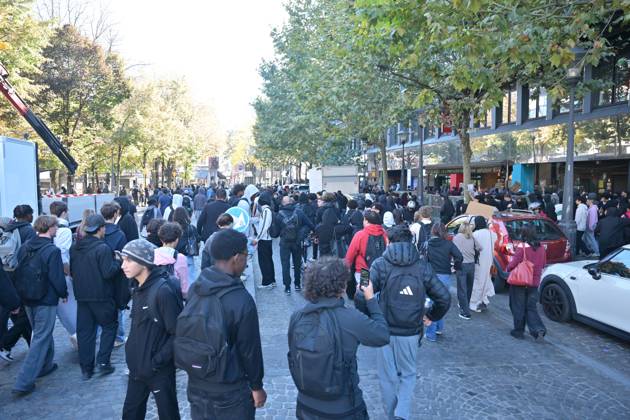 % students gather outside several schools in Liege during a protest against education reforms and budget cuts, on Tuesday 6 October 2026. Yesterday police arrested 16 people after the protests turned violent. The protests in French-speaking Belgium have been ongoing for months, following a series of reforms and budget cuts introduced by the French Community Government.  JONASxROOSENS 188901016