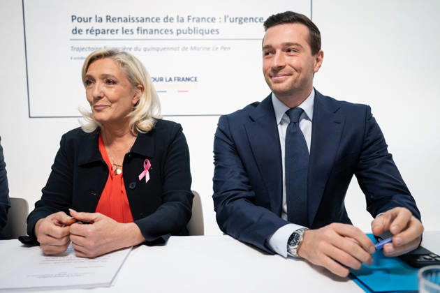 Marine Le Pen and Jordan Bardella Press Conference - Paris Far-right party Rassemblement National (RN) candidate in France s 2027 presidential election Marine Le Pen and President of French far-right party Rassemblement National (RN) Jordan Bardella during a press conference to present the party’s counter-budget for 2027 and its proposed budgetary trajectory for 2027–2032 at the party s headquarters in Paris, France, on October 6, 2026. Photo by Alexis Jumeau ABACAPRESS.COM Paris France  Copyright: xJumeauxAlexis ABACAx