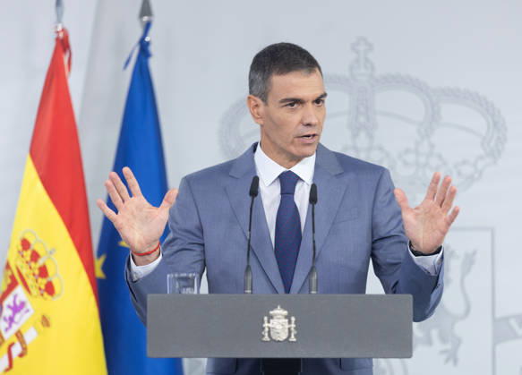Sánchez Addresses the Press After the Cabinet Meeting Prime Minister Pedro Sánchez during a press conference following the Cabinet meeting at the Moncloa Palace on October 6, 2026, in Madrid, Spain. The Council of Ministers has once again approved the housing decrees, with some changes, which were rejected by Congress last Friday, October 2. The government’s plan is that, after Parliament is dissolved, these decrees will be voted on by the Permanent Deputation, where it could secure the majority needed to pass them. OCTOBER 6, 2026, Madrid, Madrid, Spain Copyright: xEduardoxParrax 7824363
