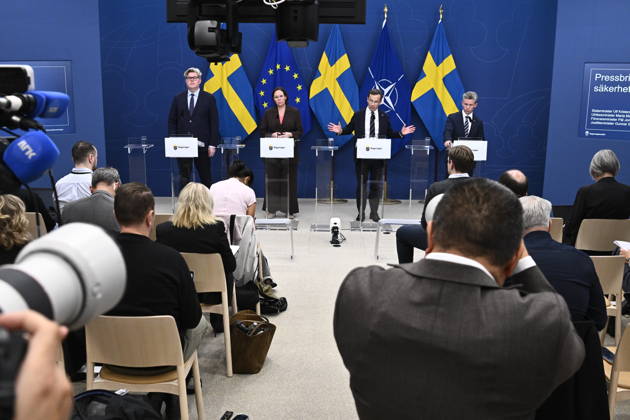 STOCKHOLM, SWEDEN, October 6, 2026 Minister of Justice Gunnar Strömmer (M), Foreign Minister Maria Malmer Stenergard (M), Prime Minister Ulf Kristersson (M), and Defense Minister Pal Jonson (M) hold a press briefing on the security situation STOCKHOLM, SWEDEN x10080x  Copyright: xFredrikxSandberg TTx REGERINGEN OM SÄKERHETSLÄGET JGzBMFd52iA