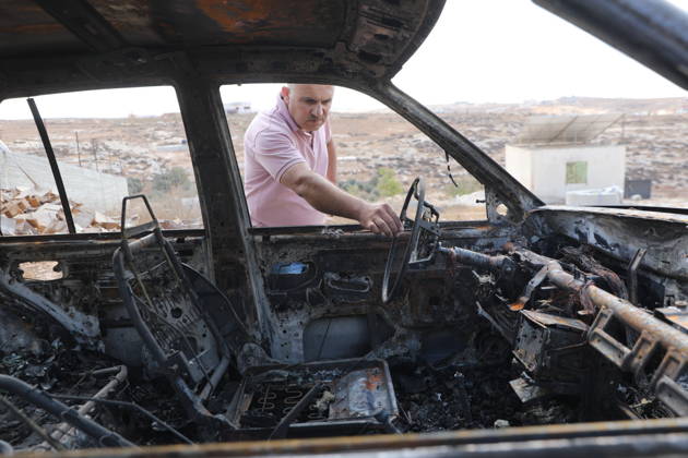 Palestinian Inspects Burned Vehicles Near al-Samu South of Hebron A Palestinian man inspects his burned vehicles near the town of al-Samu, south of Hebron, in the West Bank, on October 6, 2026, after an apparent arson attack believed to have been carried out by Israeli settlers. The incident comes amid an increase in settler attacks on Palestinians and their property in different areas of the West Bank. Photo by Mamoun Wazwaz apaimages Hebron West Bank Palestinian Territory 061026_Hebron_MW_00(15) Copyright: xapaimagesxMamounxWazwazx xapaimagesx