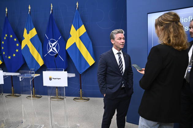 STOCKHOLM, SWEDEN, October 6, 2026: Defense Minister Pal Jonson (M) during a press briefing on the security situation alongside Prime Minister Ulf Kristersson (M) and Minister of Justice Gunnar Strömmer (M). STOCKHOLM, SWEDEN x10080x  Copyright: xFredrikxSandberg TTx REGERINGEN OM SÄKERHETSLÄGET F2pTiG4yZJg
